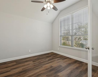 328 Van Buren Drive - Photo Thumbnail 9