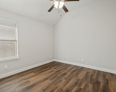 328 Van Buren Drive - Photo Thumbnail 10