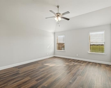 328 Van Buren Drive - Photo Thumbnail 4