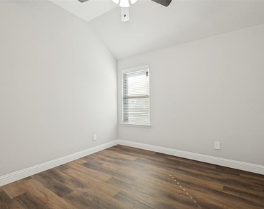 328 Van Buren Drive - Photo Thumbnail 7