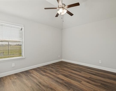 328 Van Buren Drive - Photo Thumbnail 6