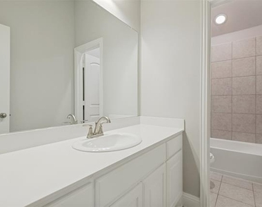 328 Van Buren Drive - Photo Thumbnail 8