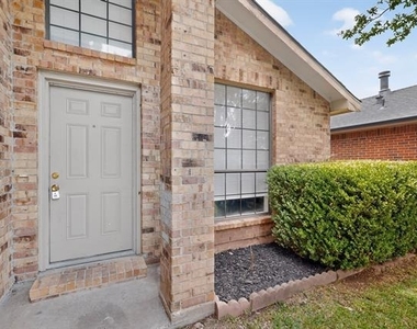 2521 Winter Oak Street - Photo Thumbnail 3