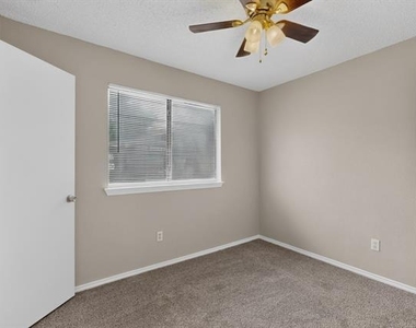 2521 Winter Oak Street - Photo Thumbnail 26