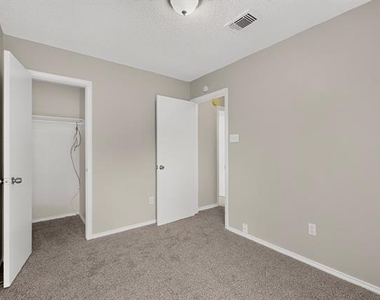 2521 Winter Oak Street - Photo Thumbnail 24