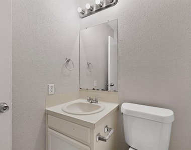 2521 Winter Oak Street - Photo Thumbnail 13