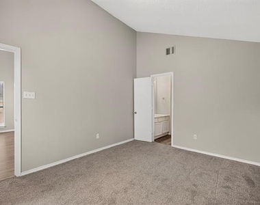 2521 Winter Oak Street - Photo Thumbnail 17