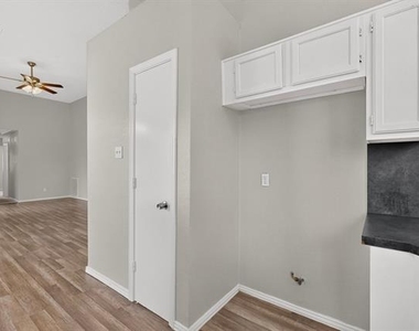 2521 Winter Oak Street - Photo Thumbnail 12