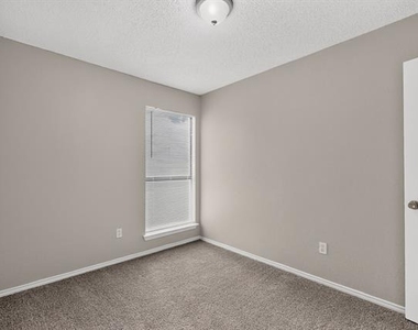 2521 Winter Oak Street - Photo Thumbnail 22