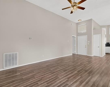 2521 Winter Oak Street - Photo Thumbnail 4