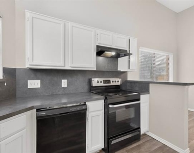 2521 Winter Oak Street - Photo Thumbnail 9