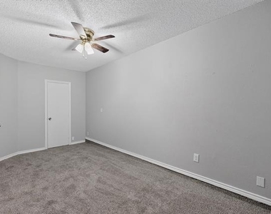2521 Winter Oak Street - Photo Thumbnail 31