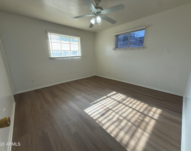 7010 N 34th Avenue - Photo Thumbnail 11