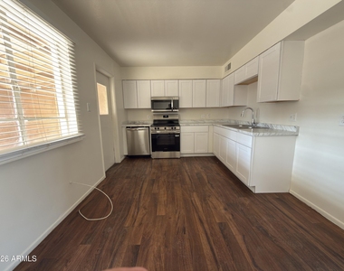 7010 N 34th Avenue - Photo Thumbnail 17