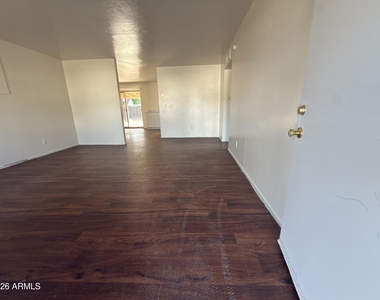 7010 N 34th Avenue - Photo Thumbnail 3