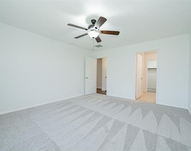122 Feverbush Drive - Photo Thumbnail 10