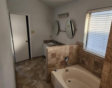 8240 Willis Lane - Photo Thumbnail 5