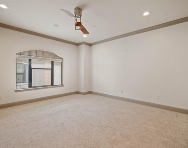 3142 Ross Avenue - Photo Thumbnail 9
