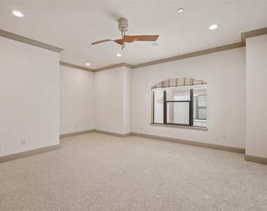3142 Ross Avenue - Photo Thumbnail 10