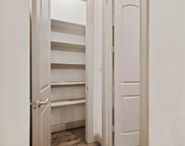 3142 Ross Avenue - Photo Thumbnail 7