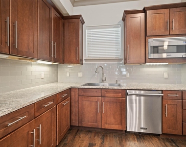 3142 Ross Avenue - Photo Thumbnail 2