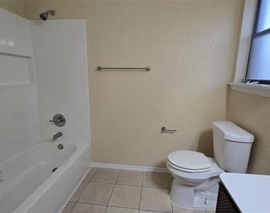 1117 Blue Carriage Lane N - Photo Thumbnail 4