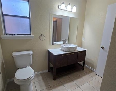 1117 Blue Carriage Lane N - Photo Thumbnail 5