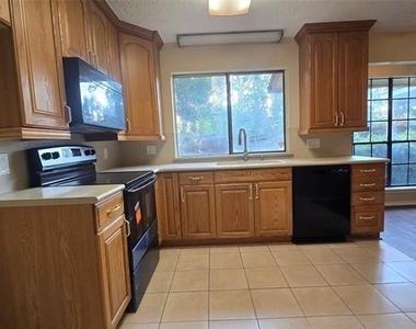1117 Blue Carriage Lane N - Photo Thumbnail 3