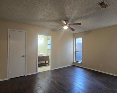 1117 Blue Carriage Lane N - Photo Thumbnail 1