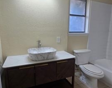 1117 Blue Carriage Lane N - Photo Thumbnail 7