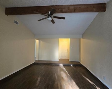 1117 Blue Carriage Lane N - Photo Thumbnail 14
