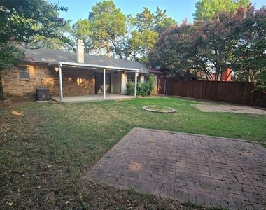 1117 Blue Carriage Lane N - Photo Thumbnail 18