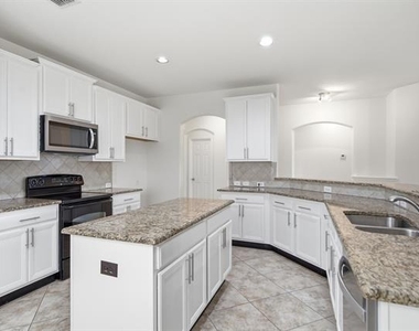 15636 Gatehouse Drive - Photo Thumbnail 3