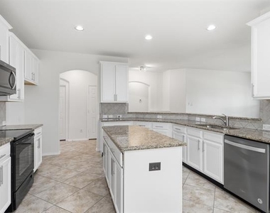 15636 Gatehouse Drive - Photo Thumbnail 2