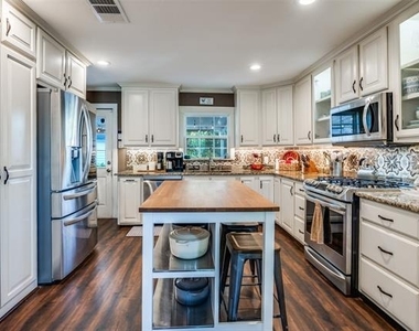 2601 Murphy Drive - Photo Thumbnail 6