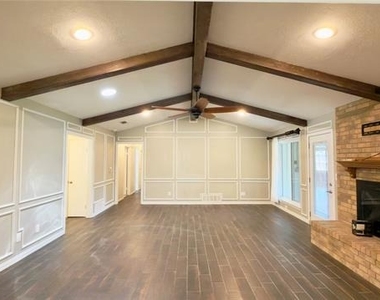1920 Tampico Drive - Photo Thumbnail 2