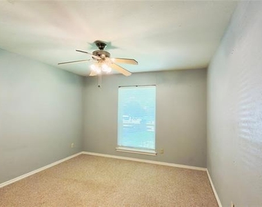 1920 Tampico Drive - Photo Thumbnail 11