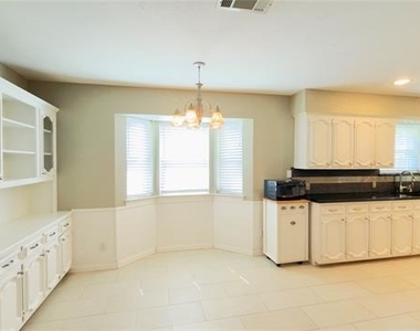 1920 Tampico Drive - Photo Thumbnail 3