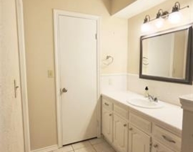 1920 Tampico Drive - Photo Thumbnail 17