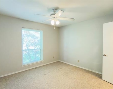 1920 Tampico Drive - Photo Thumbnail 10