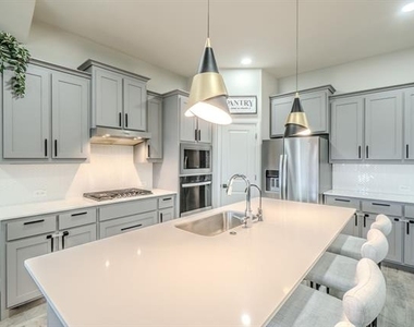 3105 Lionsgate Drive - Photo Thumbnail 5