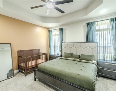 3105 Lionsgate Drive - Photo Thumbnail 7