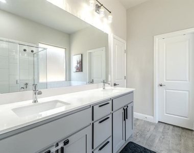 3105 Lionsgate Drive - Photo Thumbnail 9