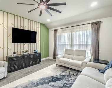 3105 Lionsgate Drive - Photo Thumbnail 1