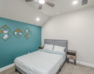 3105 Lionsgate Drive - Photo Thumbnail 12
