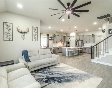 3105 Lionsgate Drive - Photo Thumbnail 3
