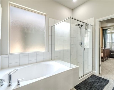 3105 Lionsgate Drive - Photo Thumbnail 10