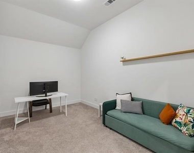 1613 Sandhill Lane - Photo Thumbnail 8