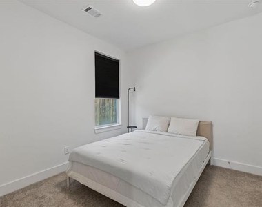 1613 Sandhill Lane - Photo Thumbnail 12