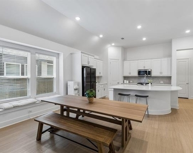 1613 Sandhill Lane - Photo Thumbnail 3